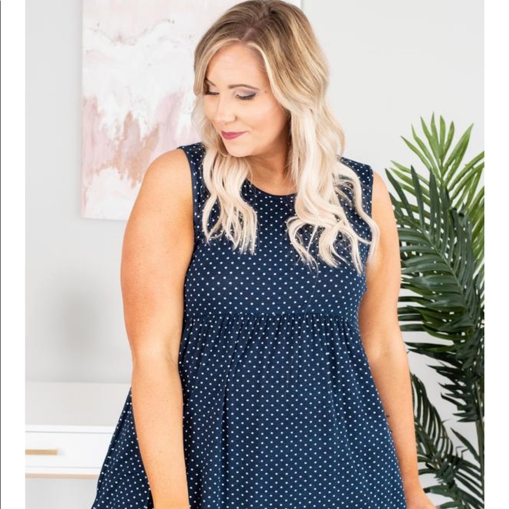 Cute blue polka dot top.